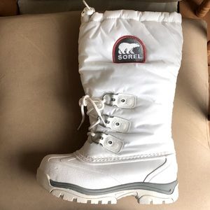 Sorel Women’s White Insulated Boots. Size 7. New with tag.